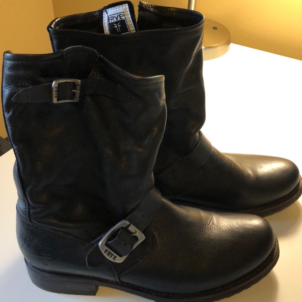 FRYE Women’s Veronica Short Boot size 8